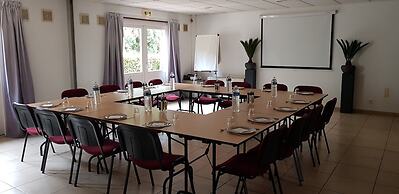 Doubs Hotel - Hostel