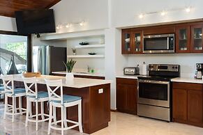 Casa Woodbine Beachfront House