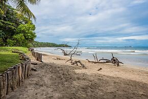 Casa Woodbine Beachfront House