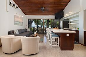 Casa Woodbine Beachfront House