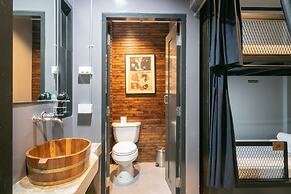 Castle Black Bangkok - Hostel