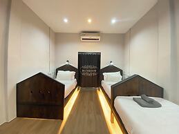 Castle Black Bangkok - Hostel