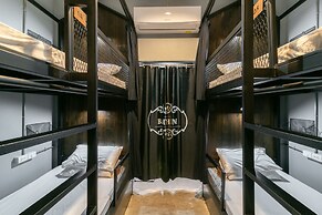 Castle Black Bangkok - Hostel