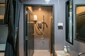 Castle Black Bangkok - Hostel