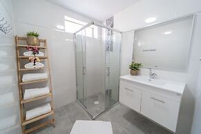 YalaRent Sunny 3BR APT - Families only