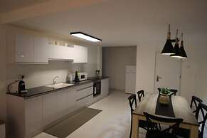 YalaRent Sunny 3BR APT - Families only