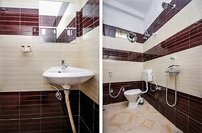 OYO 18272 Hotel Lambodar