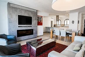 HARAV KUK RESIDENCE