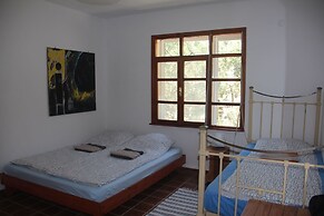 Ada-art Guesthouse