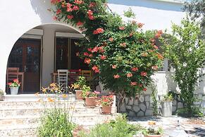 Ada-art Guesthouse
