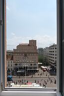 Oval Main Square Apartment
