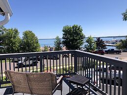 Harbor's Edge Motel