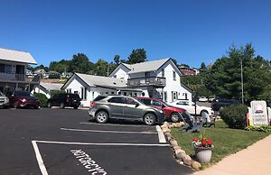 Harbor's Edge Motel