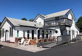 Harbor's Edge Motel