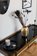 UPSTREET Elegant Luminous 3BD Apt-Kolonaki