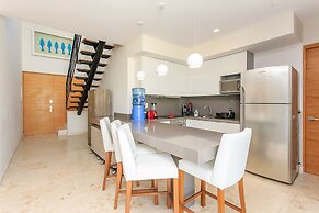 Penthouse A-Nah by Stella Rentals