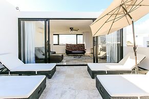Penthouse A-Nah by Stella Rentals