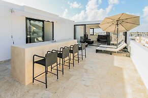 Penthouse A-Nah by Stella Rentals