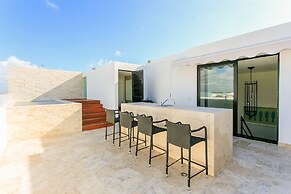 Penthouse A-Nah by Stella Rentals