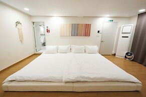 SG Tailored Serviced Home 5min walk from metro