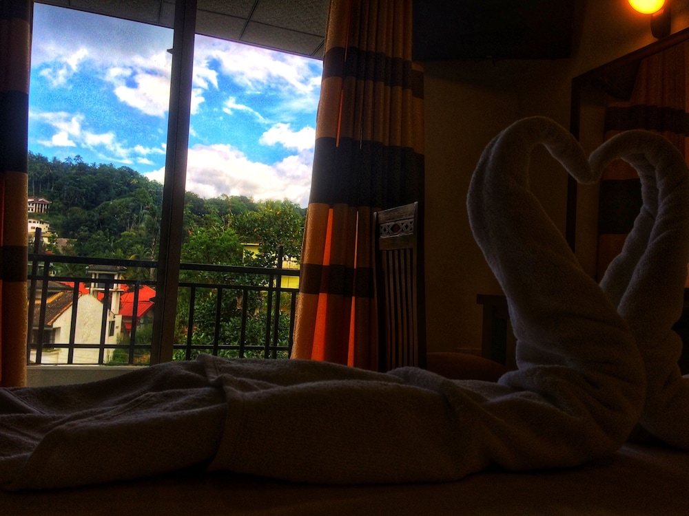 Empire Valley Hotel