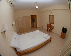 Nikos Hotel and Apartments