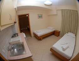 Nikos Hotel and Apartments