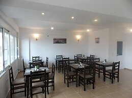 Nikos Hotel and Apartments