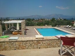 Beautiful Villa for 10 - Private Pool