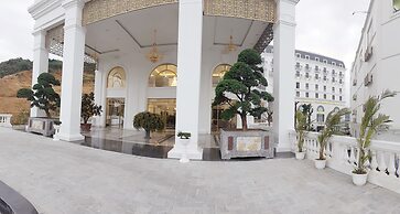 Duc Huy Grand Hotel & Spa