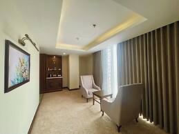 Duc Huy Grand Hotel & Spa