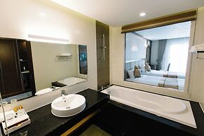 Duc Huy Grand Hotel & Spa