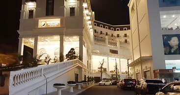 Duc Huy Grand Hotel & Spa