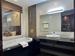 Duc Huy Grand Hotel & Spa