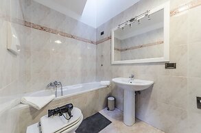 Maurizio House