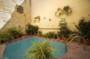 Tal-barun Farmhouse