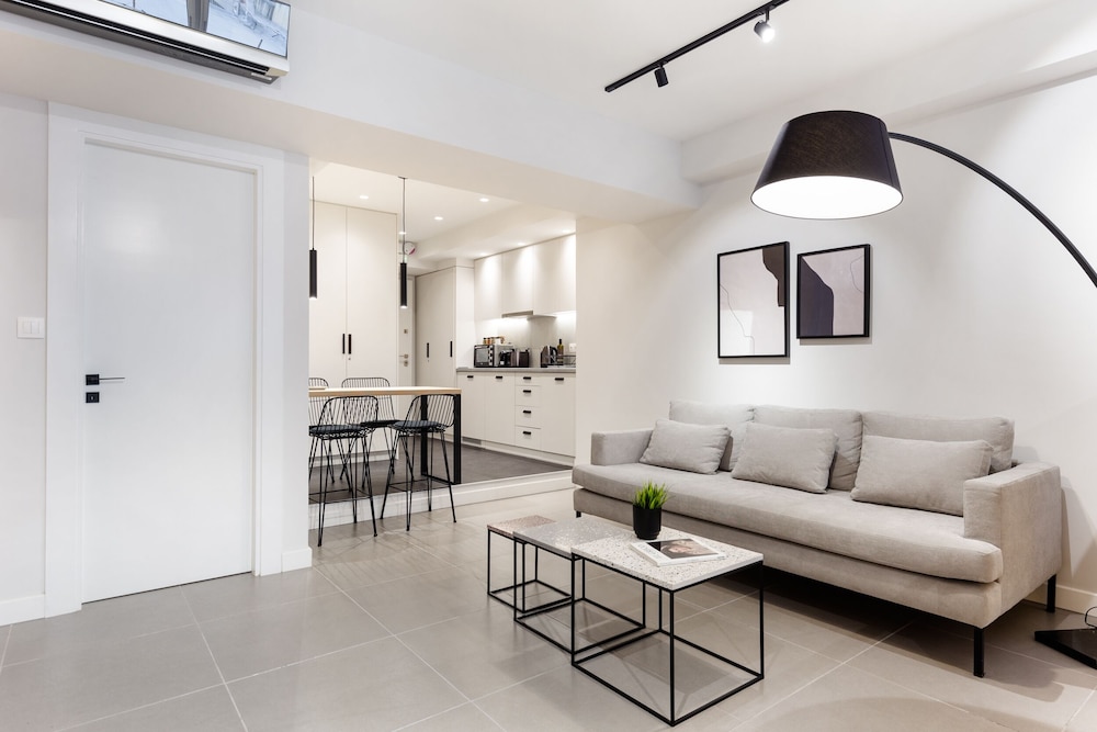 UPSTREET Ermou Elegant Apartments