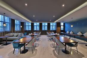 Orange Hotel Select