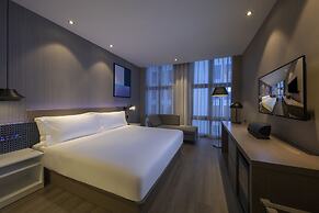 Orange Hotel Select