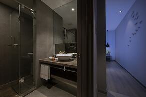Orange Hotel Select