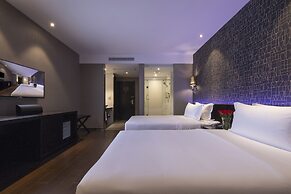 Orange Hotel Select