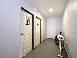 OYO 778 BMW 2 Hotel