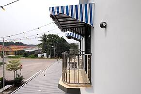 OYO 778 BMW 2 Hotel
