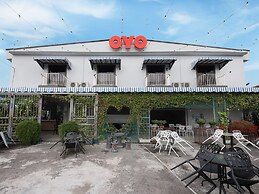 OYO 778 BMW 2 Hotel