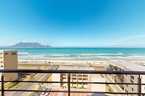 The Waves Crest Bloubergstrand
