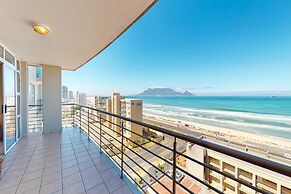 The Waves Crest Bloubergstrand