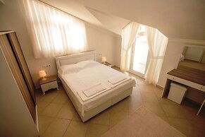 Serenity Apartments 4 by Villamnet