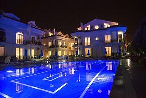 Serenity Apartments 4 by Villamnet