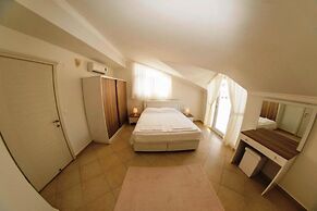 Serenity Apartments 4 by Villamnet