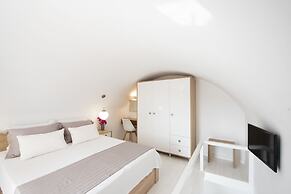 White Orchid Luxury Suites